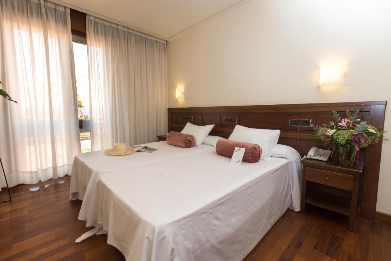 Hotel Garelos Betanzos Bagian luar foto