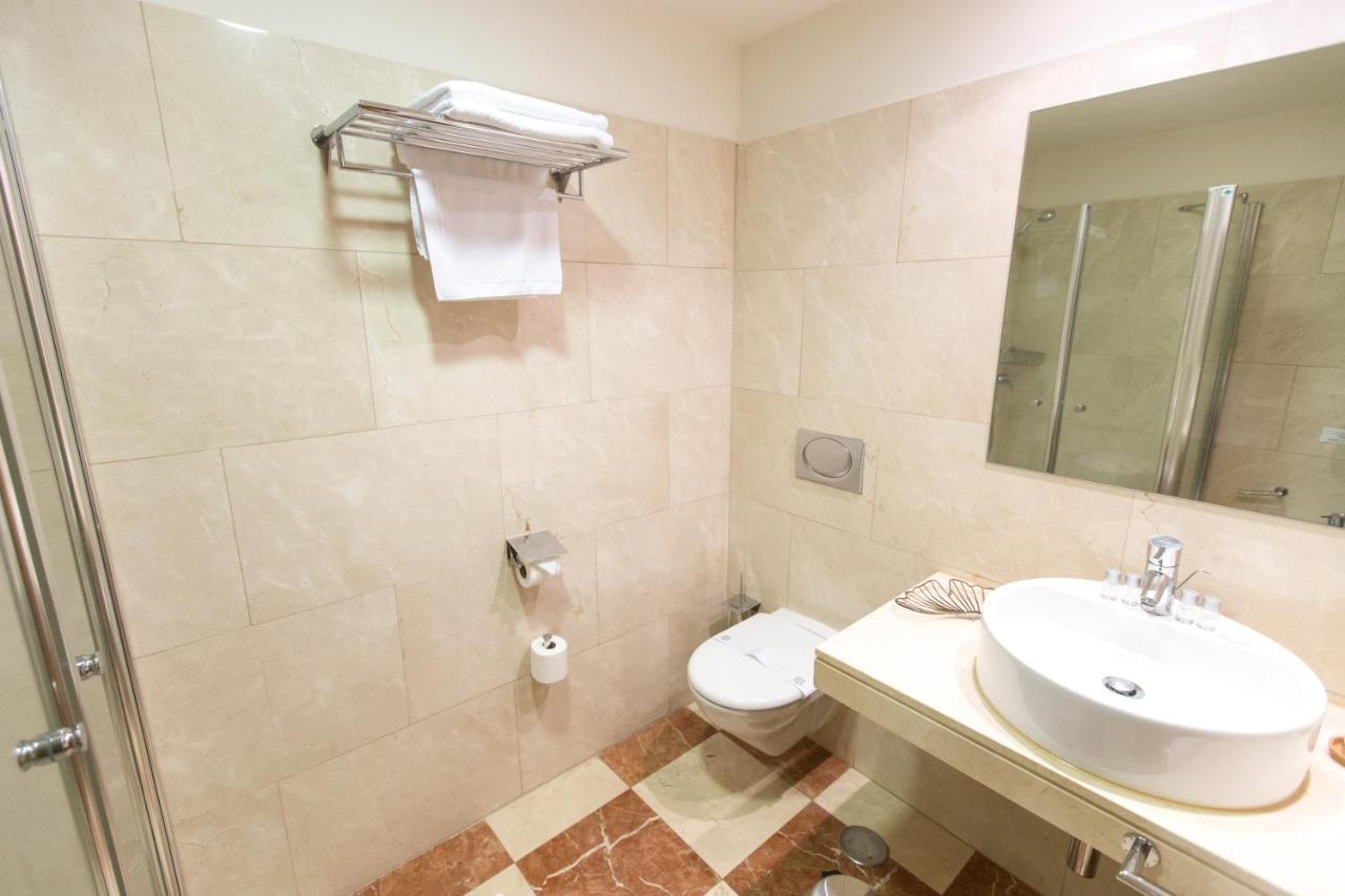 Hotel Garelos Betanzos Bagian luar foto