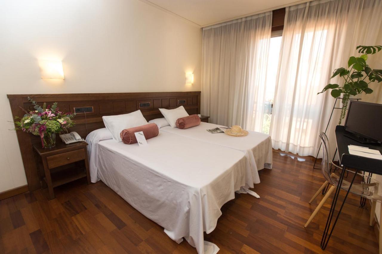 Hotel Garelos Betanzos Bagian luar foto