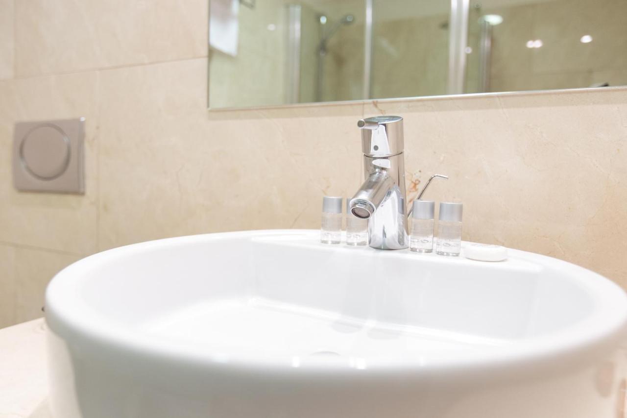 Hotel Garelos Betanzos Bagian luar foto