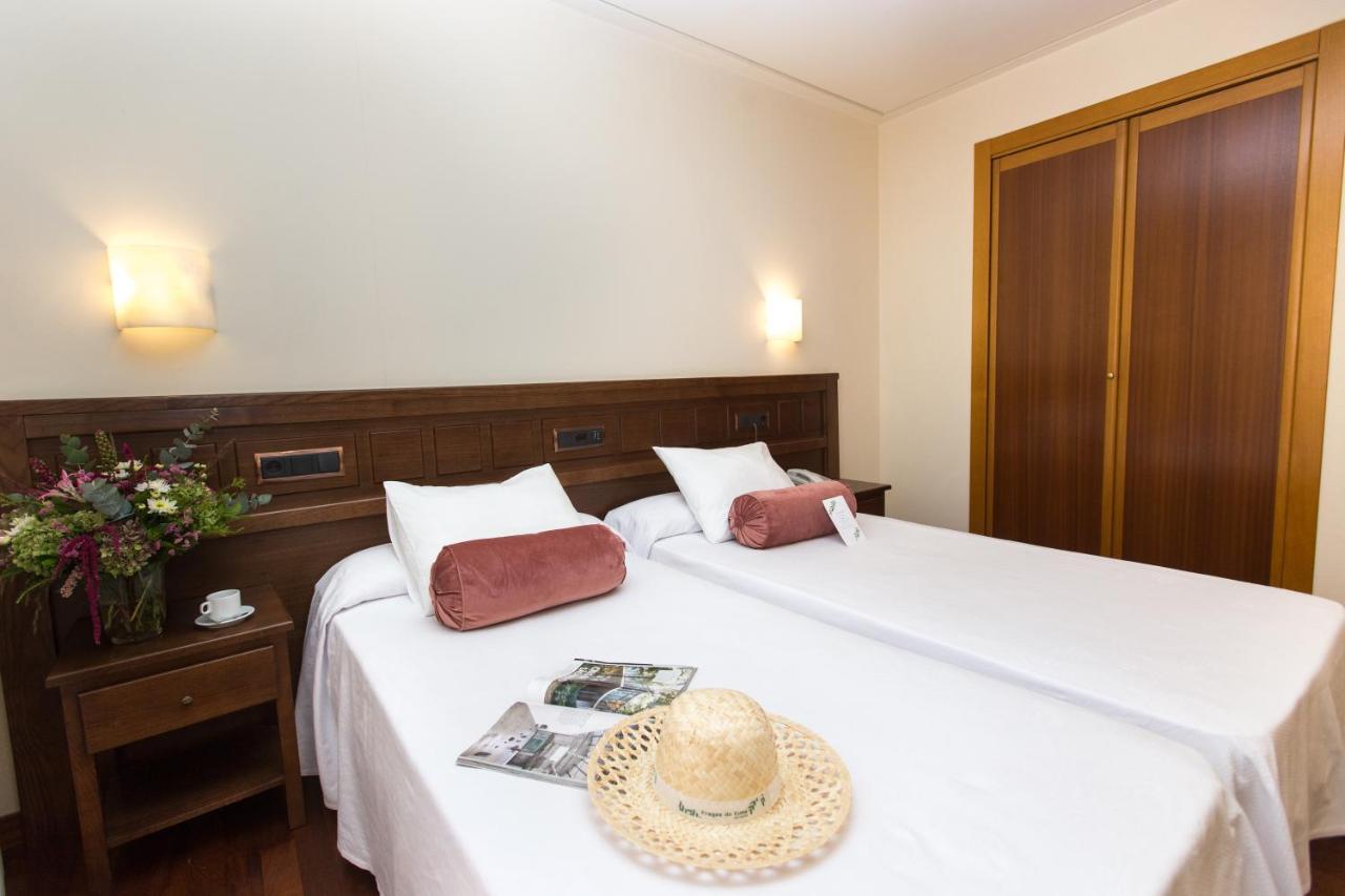 Hotel Garelos Betanzos Bagian luar foto