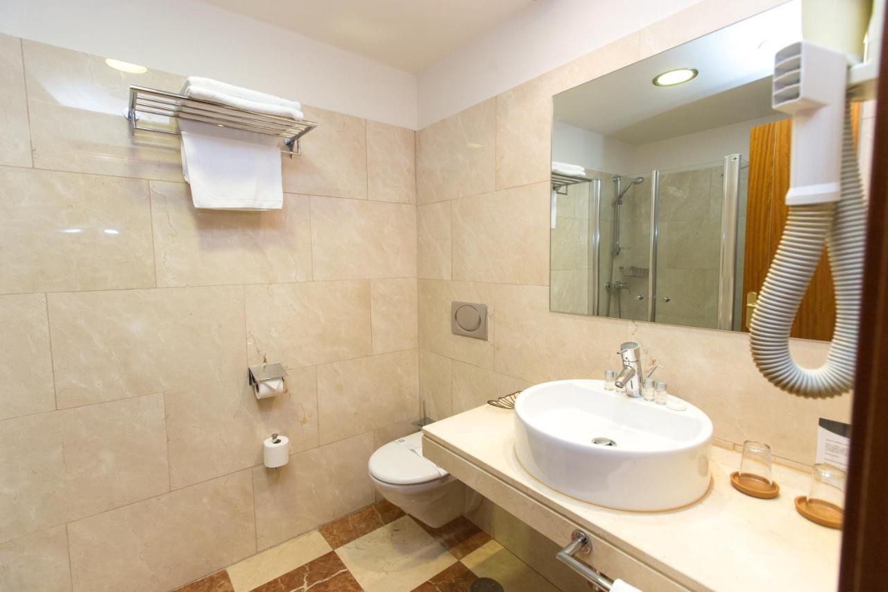 Hotel Garelos Betanzos Bagian luar foto