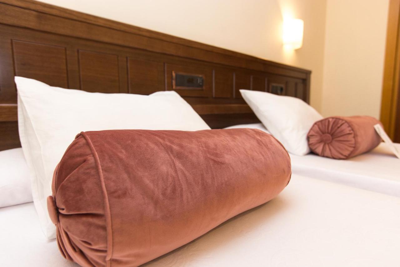 Hotel Garelos Betanzos Bagian luar foto