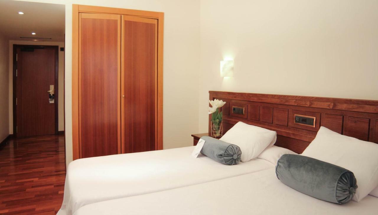 Hotel Garelos Betanzos Bagian luar foto